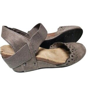 Axxiom Folly Mary Jane Wedges Size 8.5 Pewter